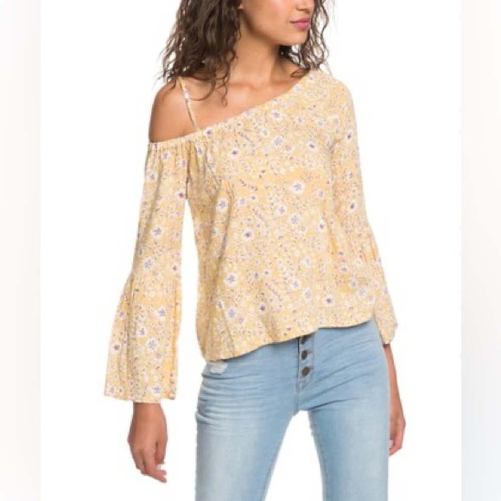 Roxy. Size Small (Women's). Off the shoulder long sleeved floral shirt. NWT!